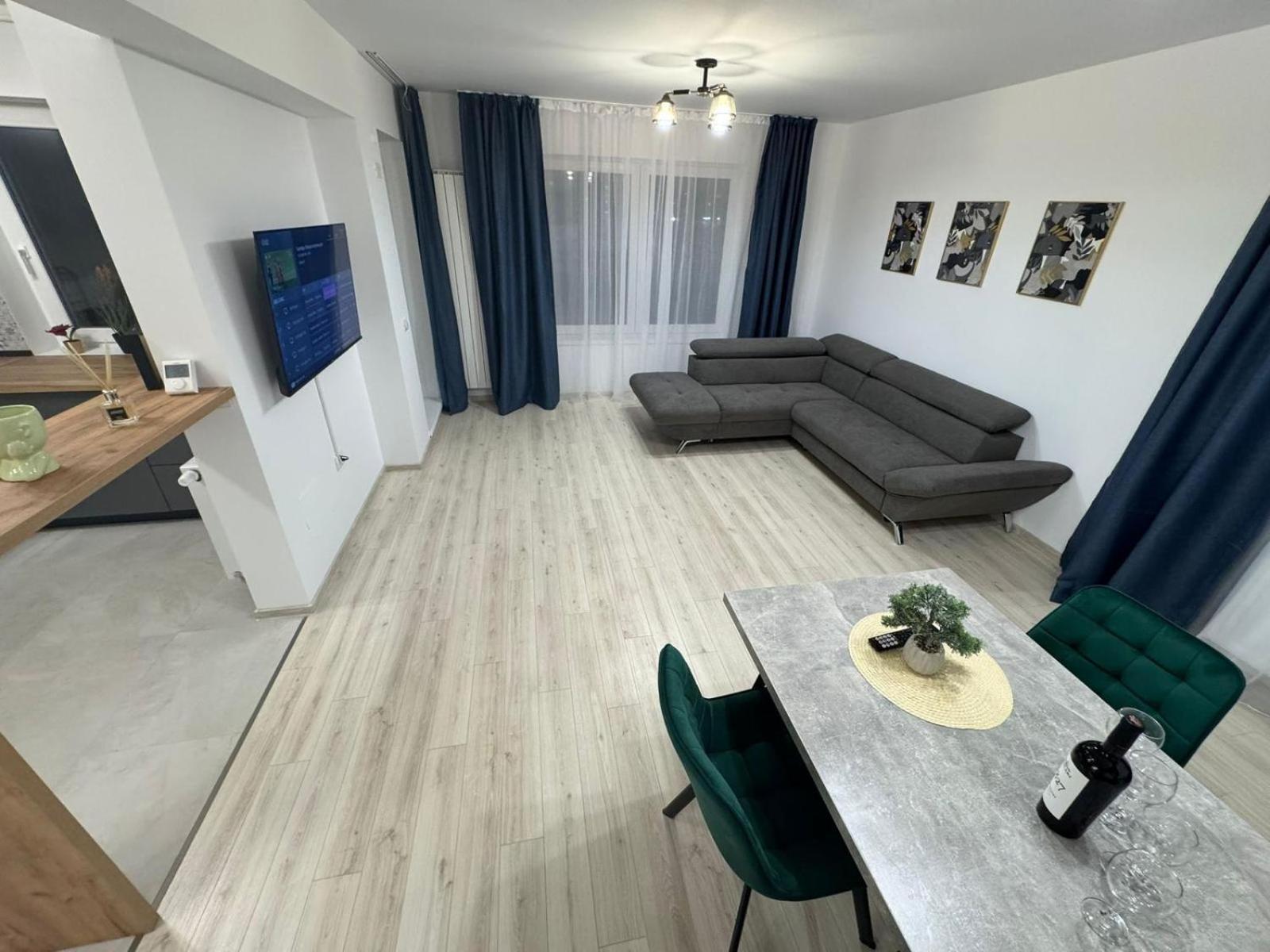 Coresi Mall Area Studios & Apartments By Glam Braşov Eksteriør bilde