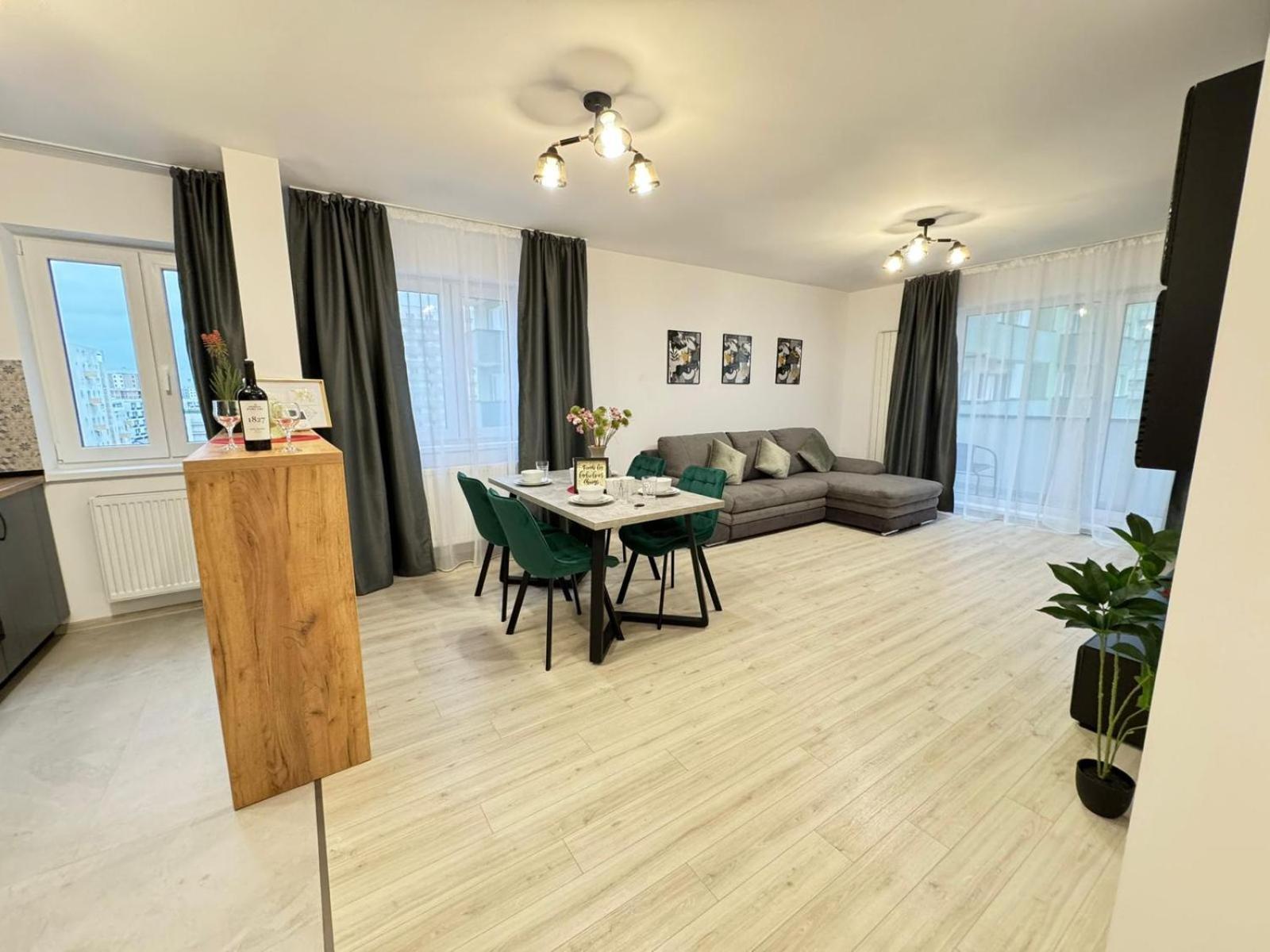 Coresi Mall Area Studios & Apartments By Glam Braşov Eksteriør bilde